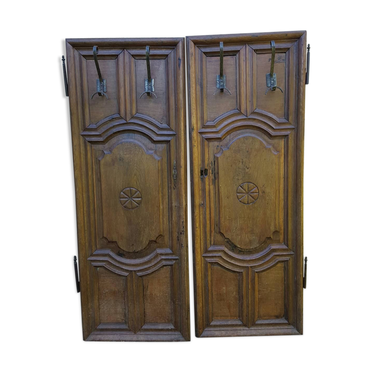 Pair of 18th-century carved doors with patères