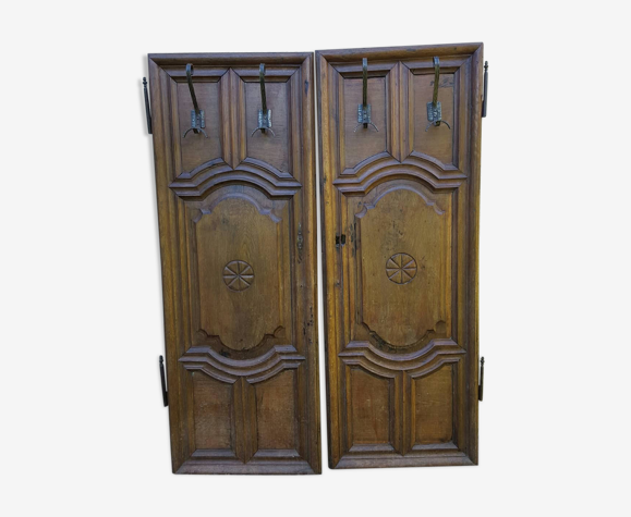 Paire de portes sculptées XVIIIème avec patères