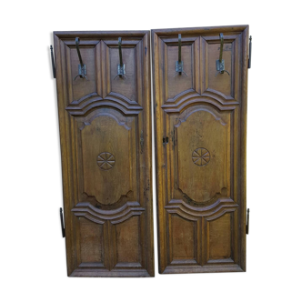 Pair of 18th-century carved doors with patères