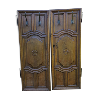 Paire de portes sculptées XVIIIème avec patères