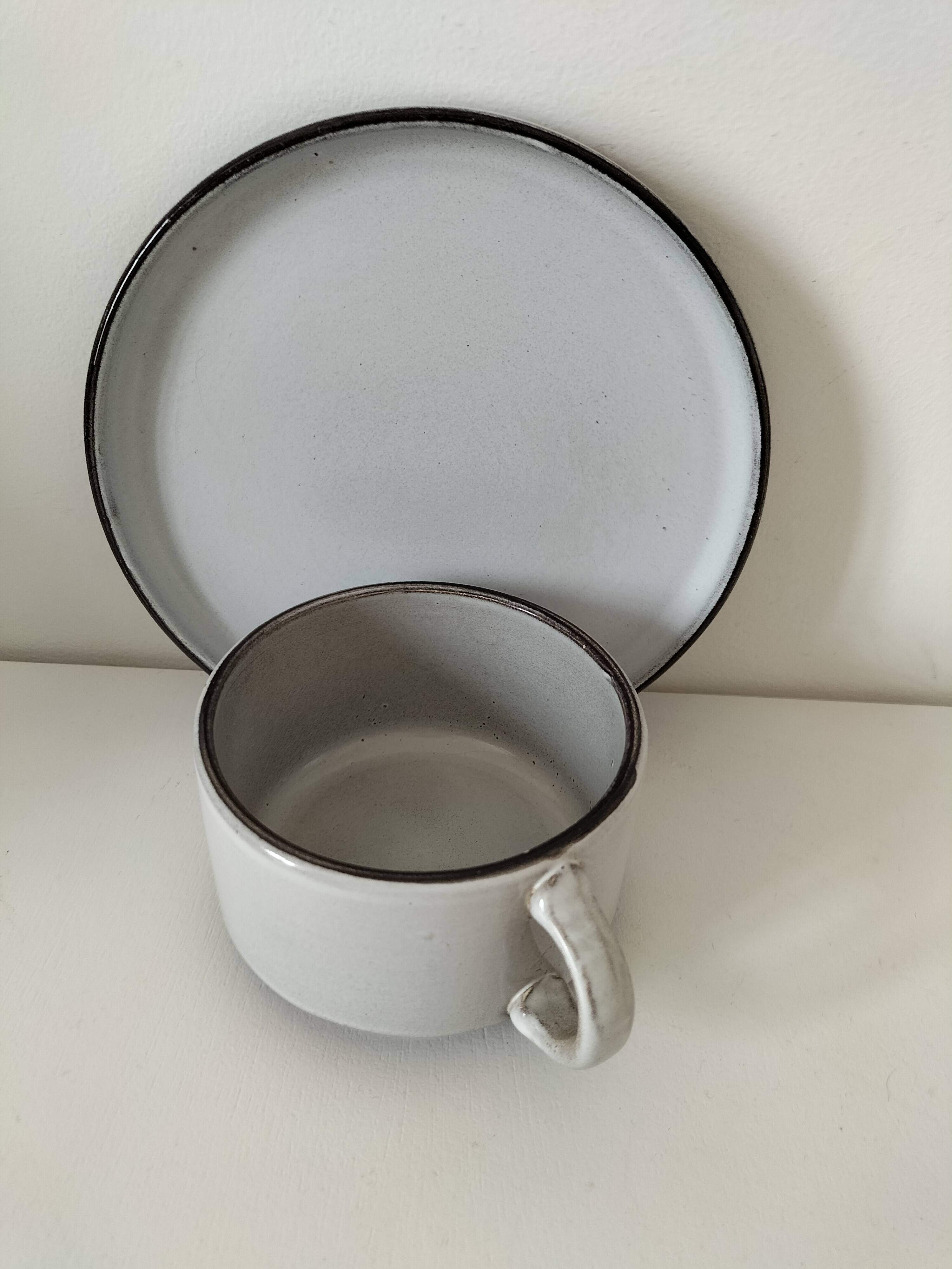 Two-tone stoneware breakfast mug
