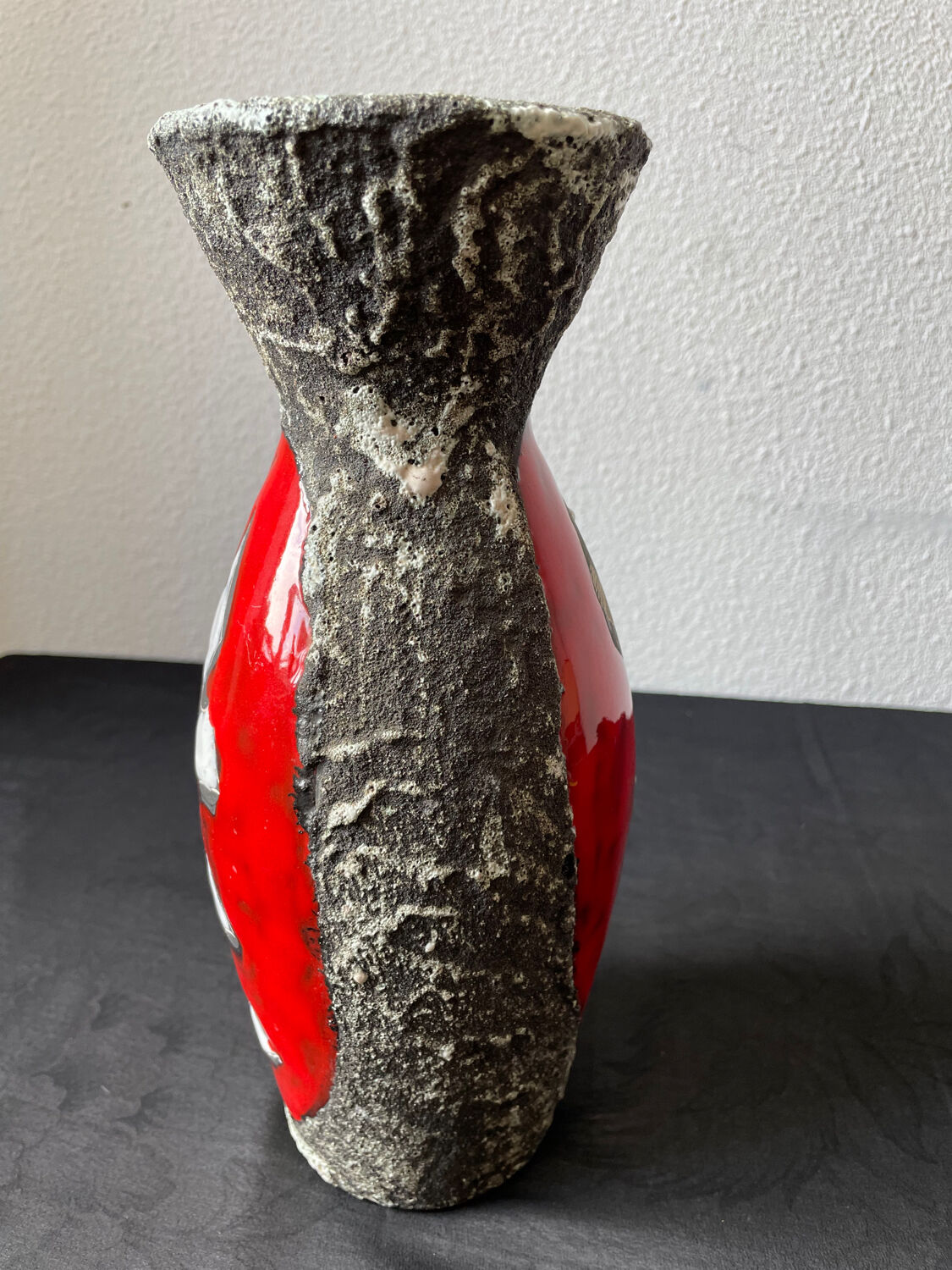 Fat lava vase San Marino Italy woman and floral pattern