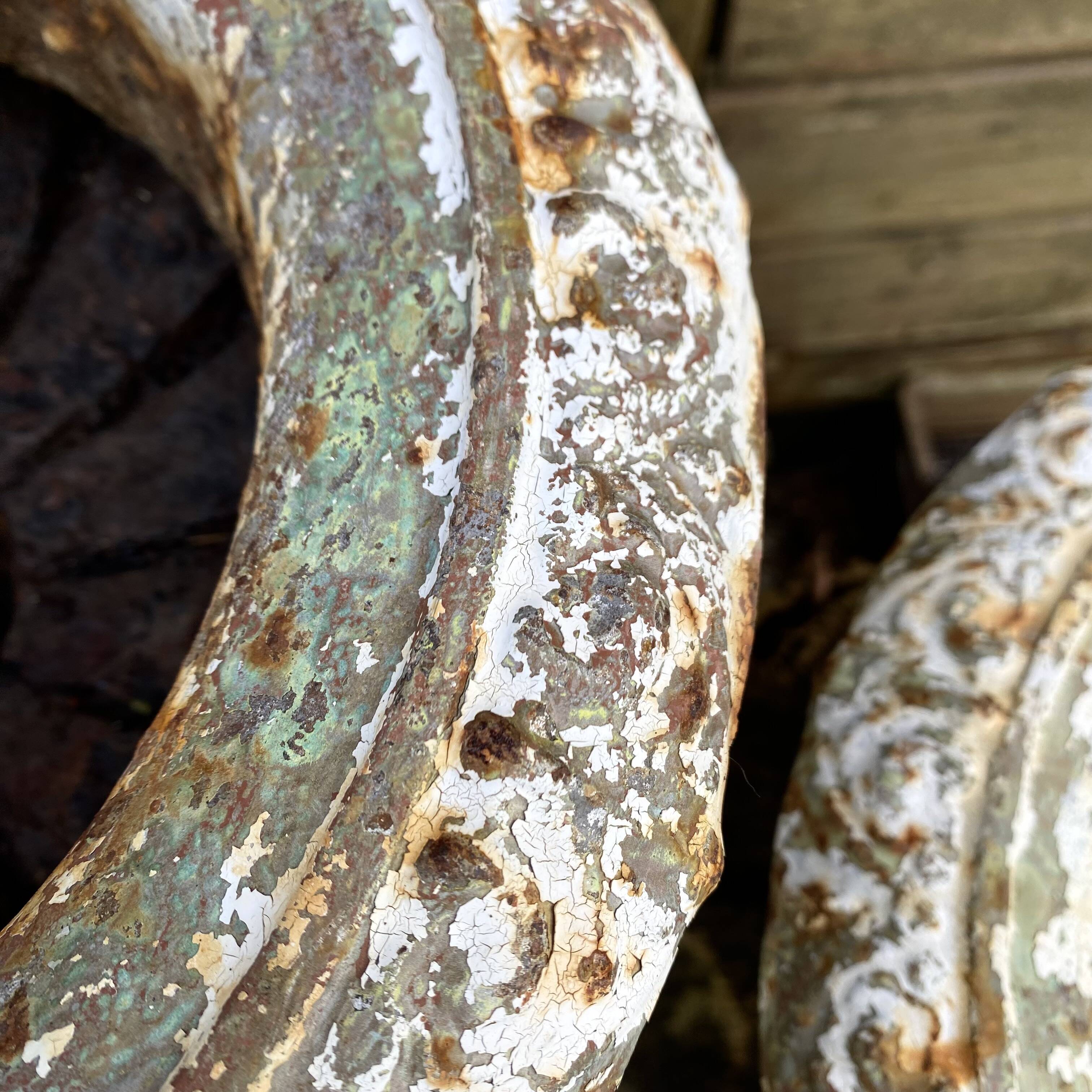 Médicis planters in cast iron old villa