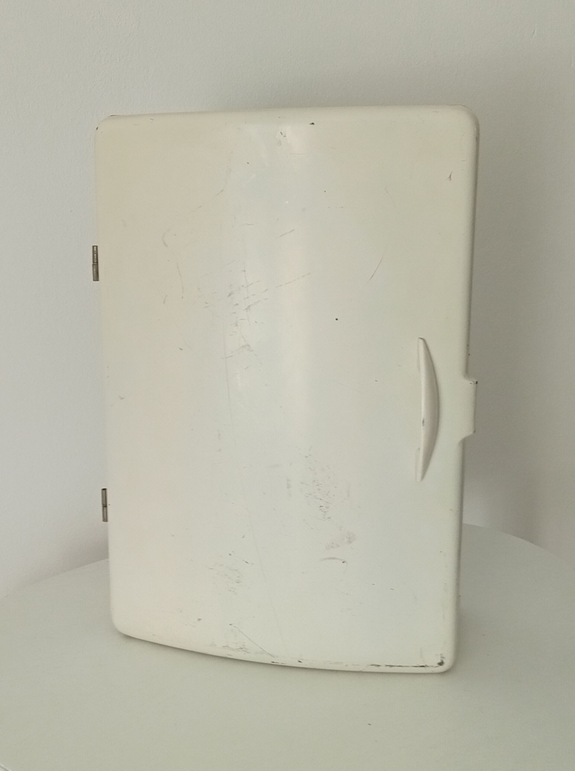 Vintage medicine cabinet in bakelite 70s