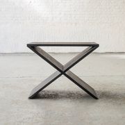 Table d'appoint en chêne noir « LC01 » par Lena Coupez, Belgique, 2024