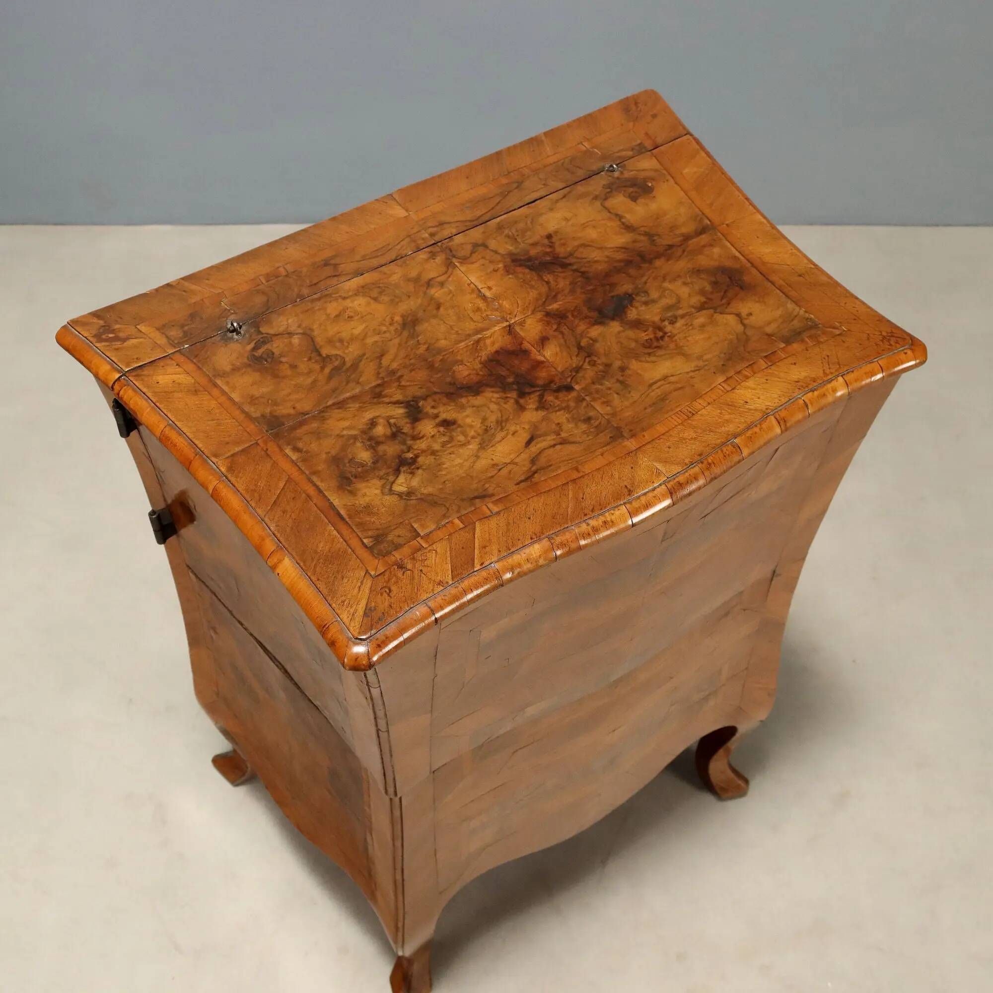 Ancient Baroque cabinet in walnut and cherry wood, Italy, 18th century.