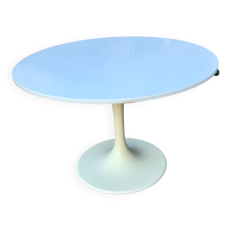 Tulip table