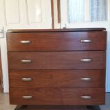 Walnut chest of drawers