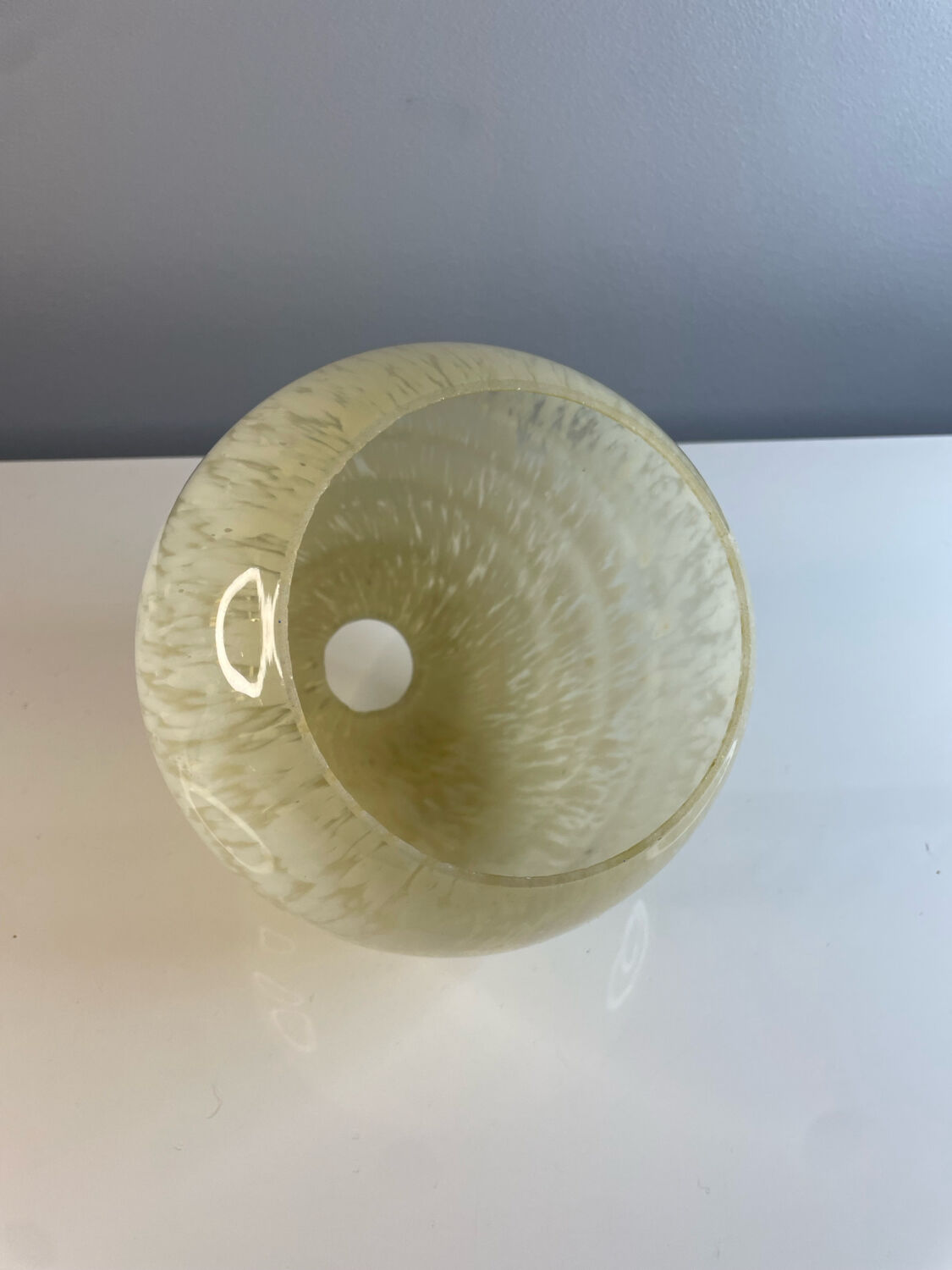 Suspension with antique globe