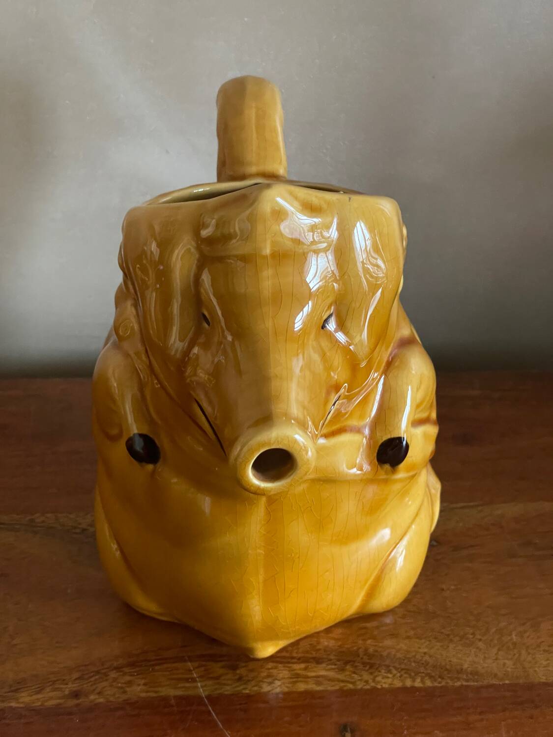 Pig slip pitcher