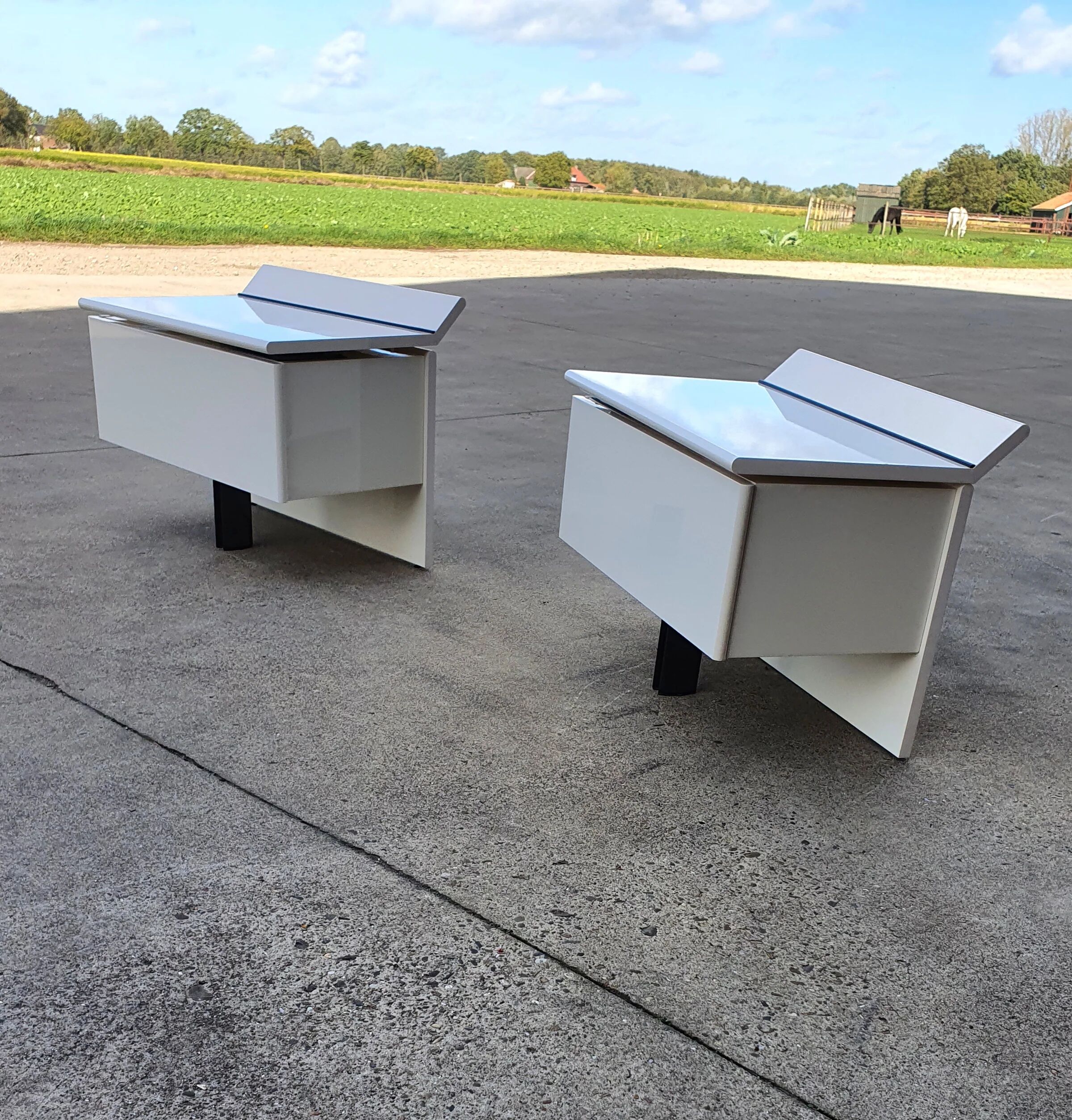 2 B&B Italia bedside tables / night stands