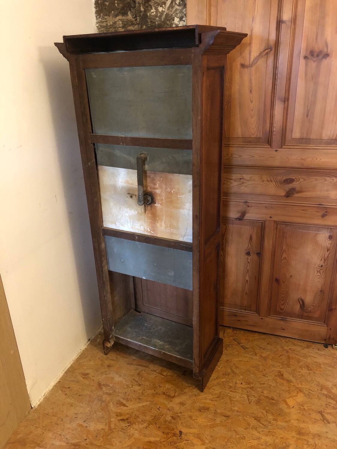 Marine cabinet