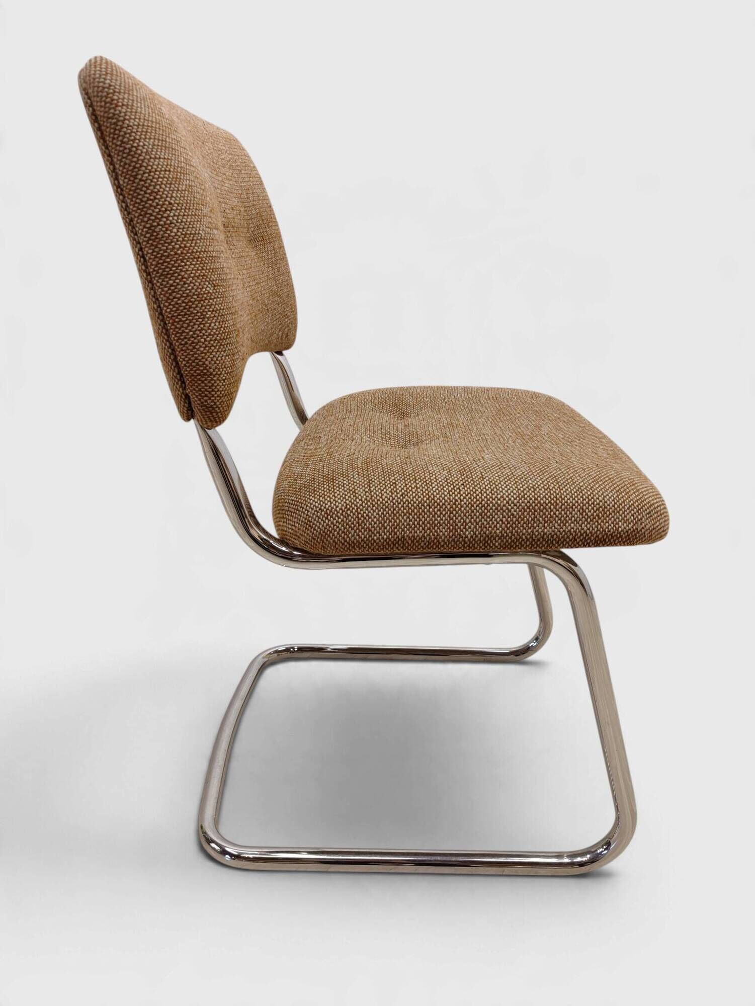 Série de 4 chaises cantilever – Années 80