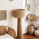 Lampadaire en raphia naturel