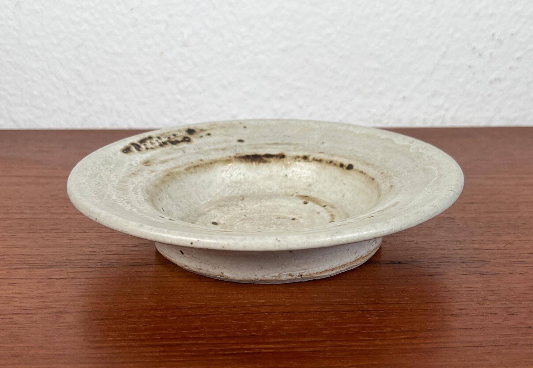 Mid-century Danish studio pottery bowl by Dania Keramik, 1960s.