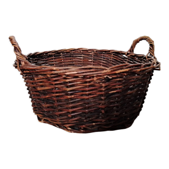Round wicker basket with handles