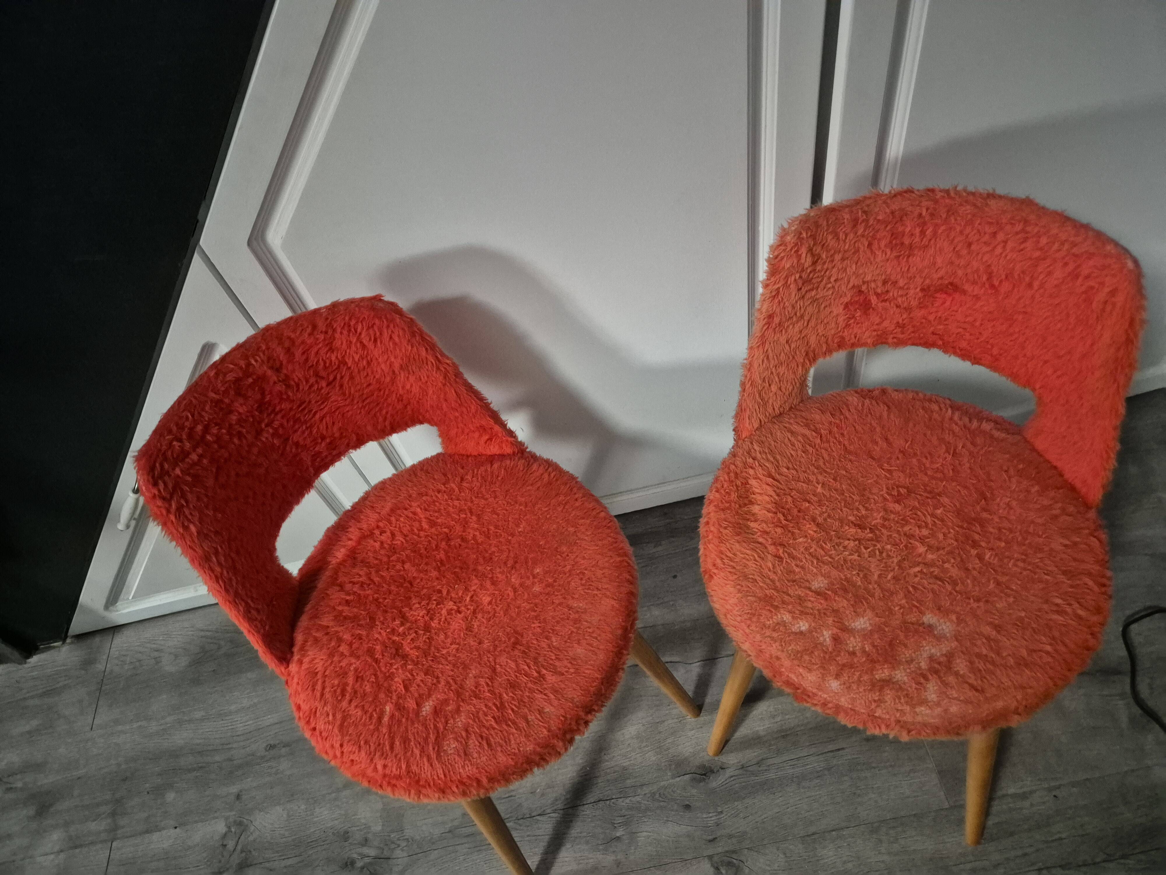 lot de 2 chaises fauteuil vintage en moumoute rouge usé