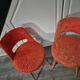 lot de 2 chaises fauteuil vintage en moumoute rouge usé