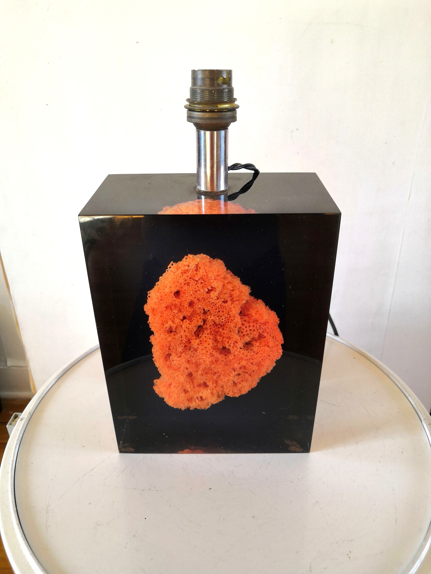 Resin lamp inclusion coral red design 70s