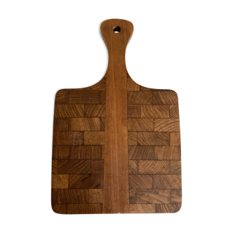 Standing Scandinavian wood cutting board