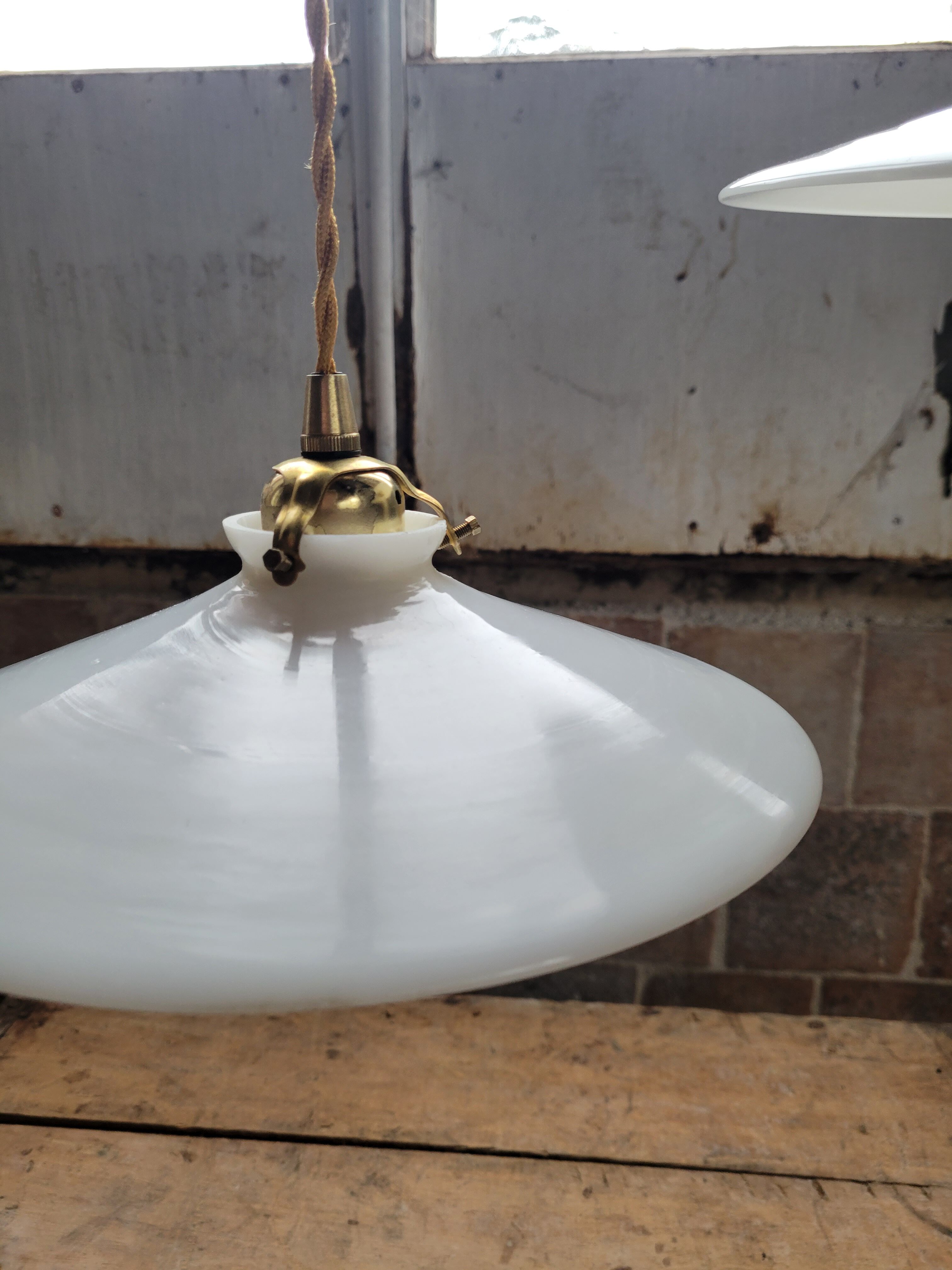 Duo de suspensions en opaline blanche