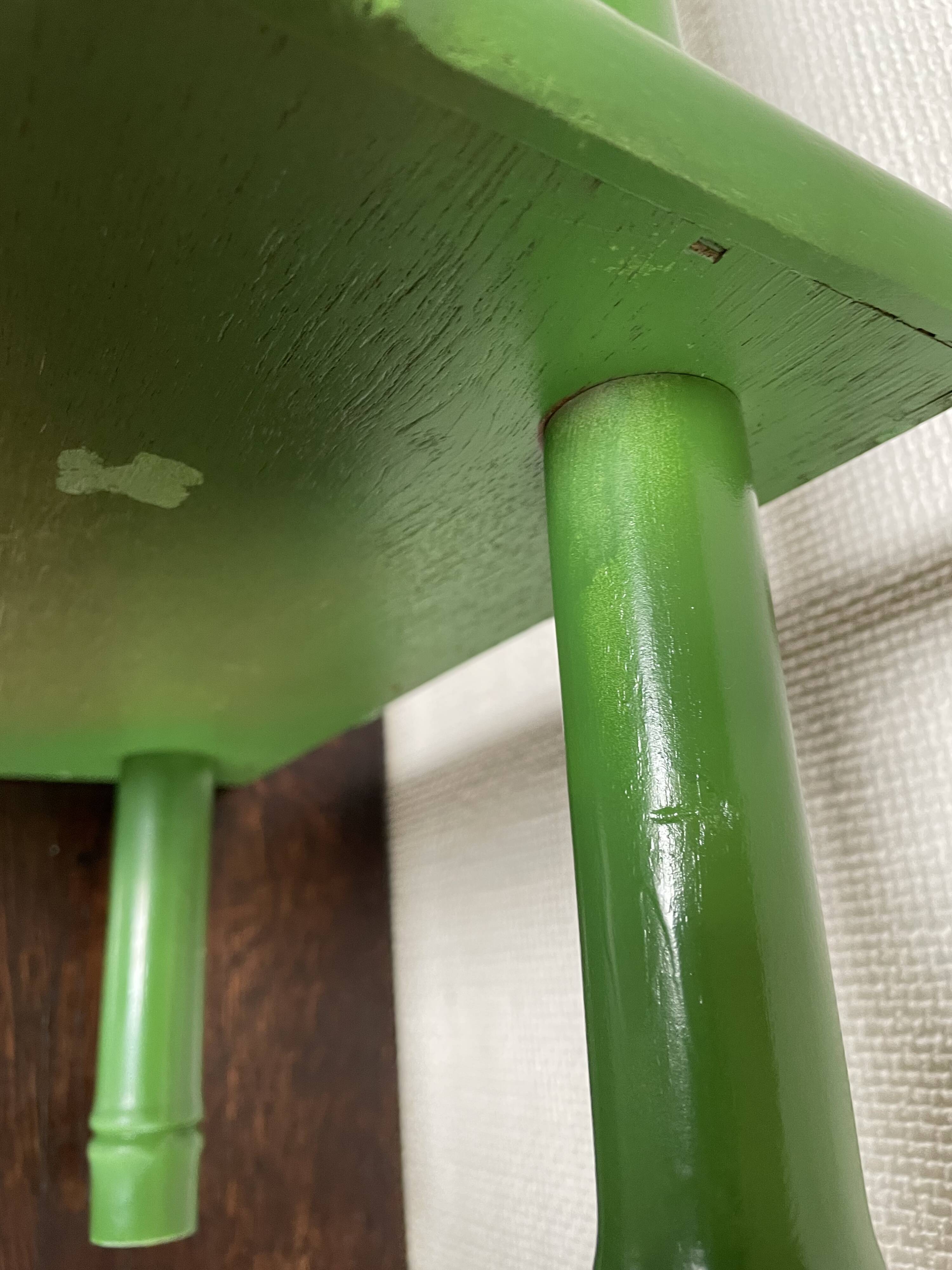 Table with 3 wood and bamboo trays