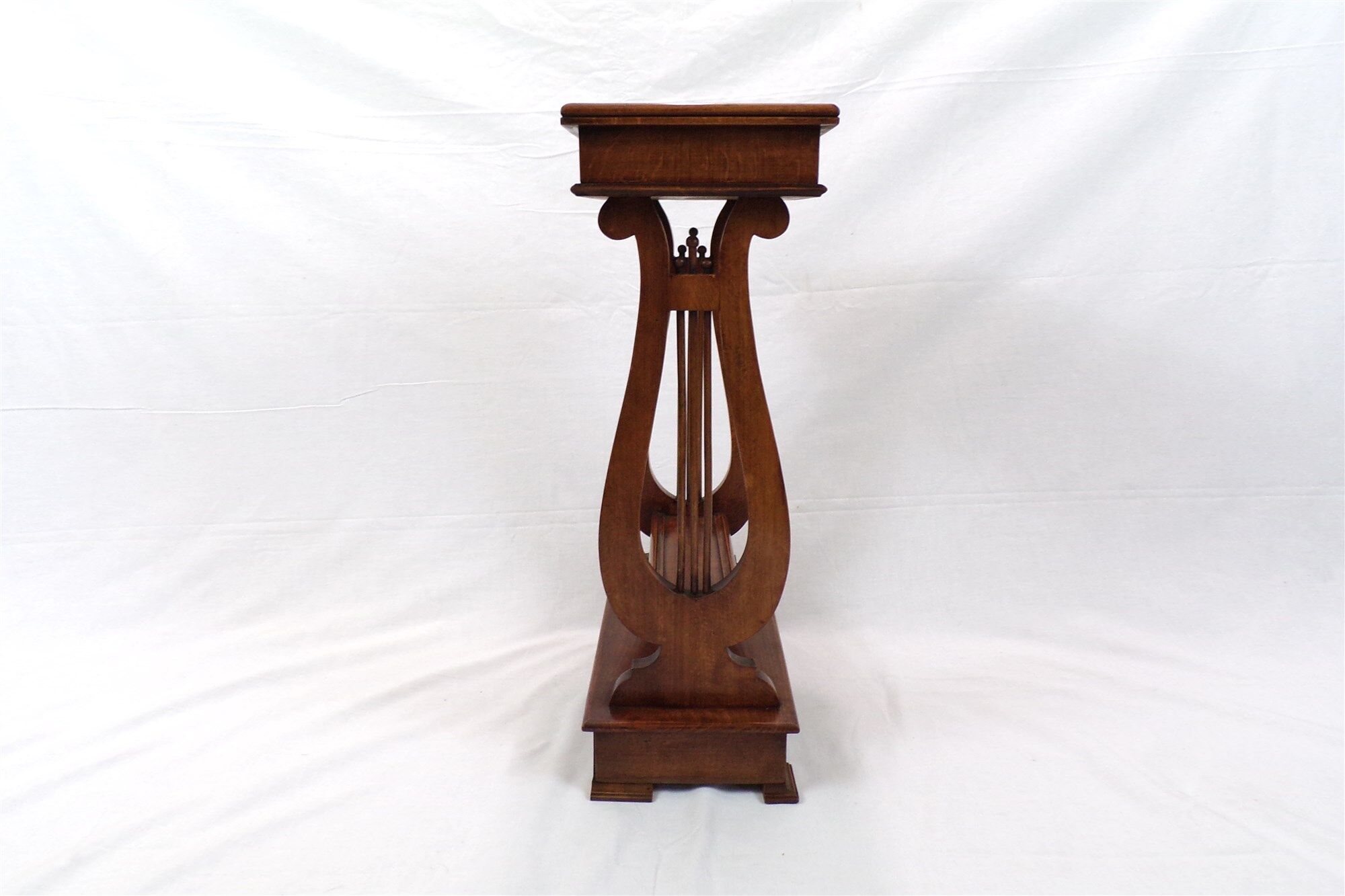 Side table, sofa tip, music theme