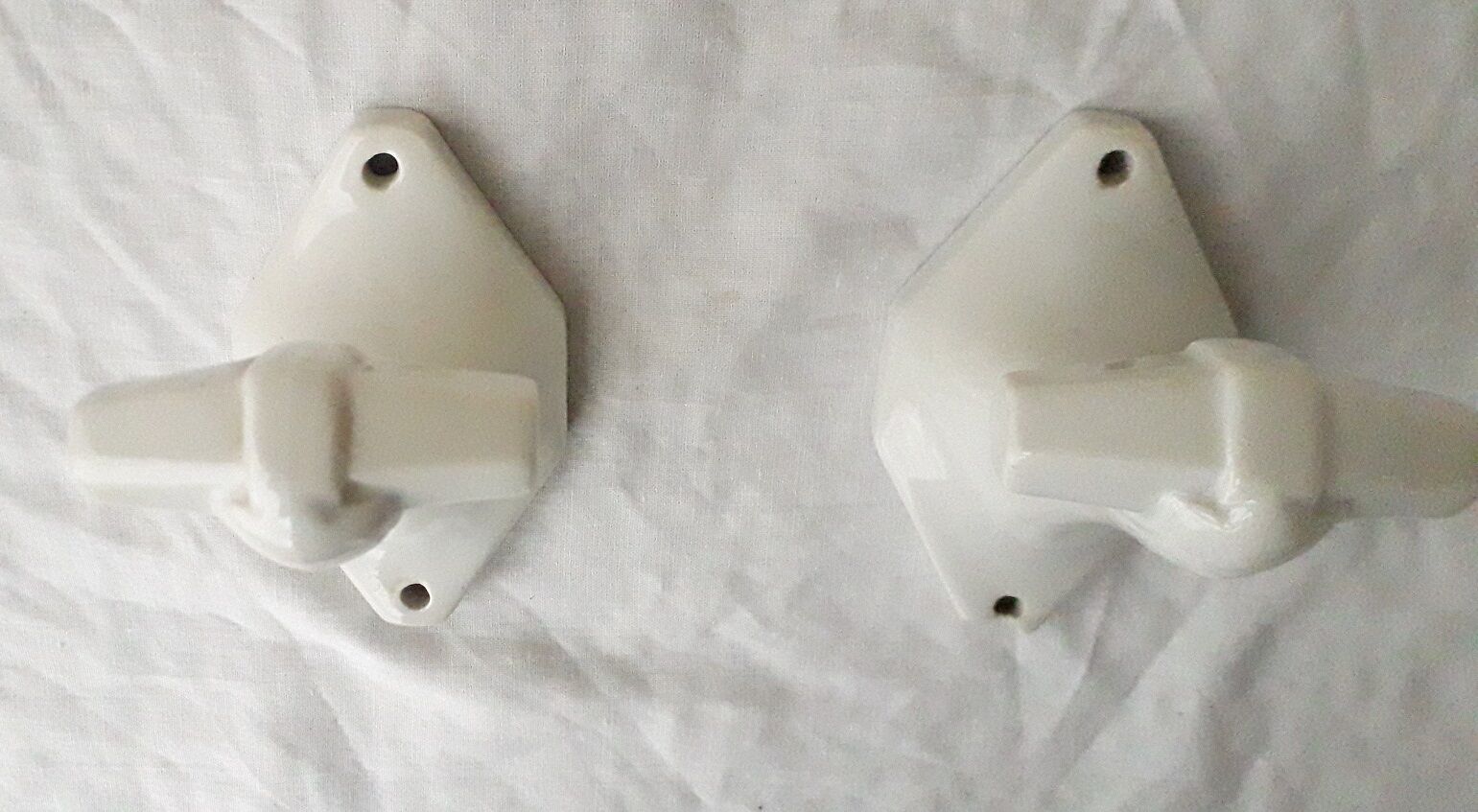 Pair of porcelain hooks