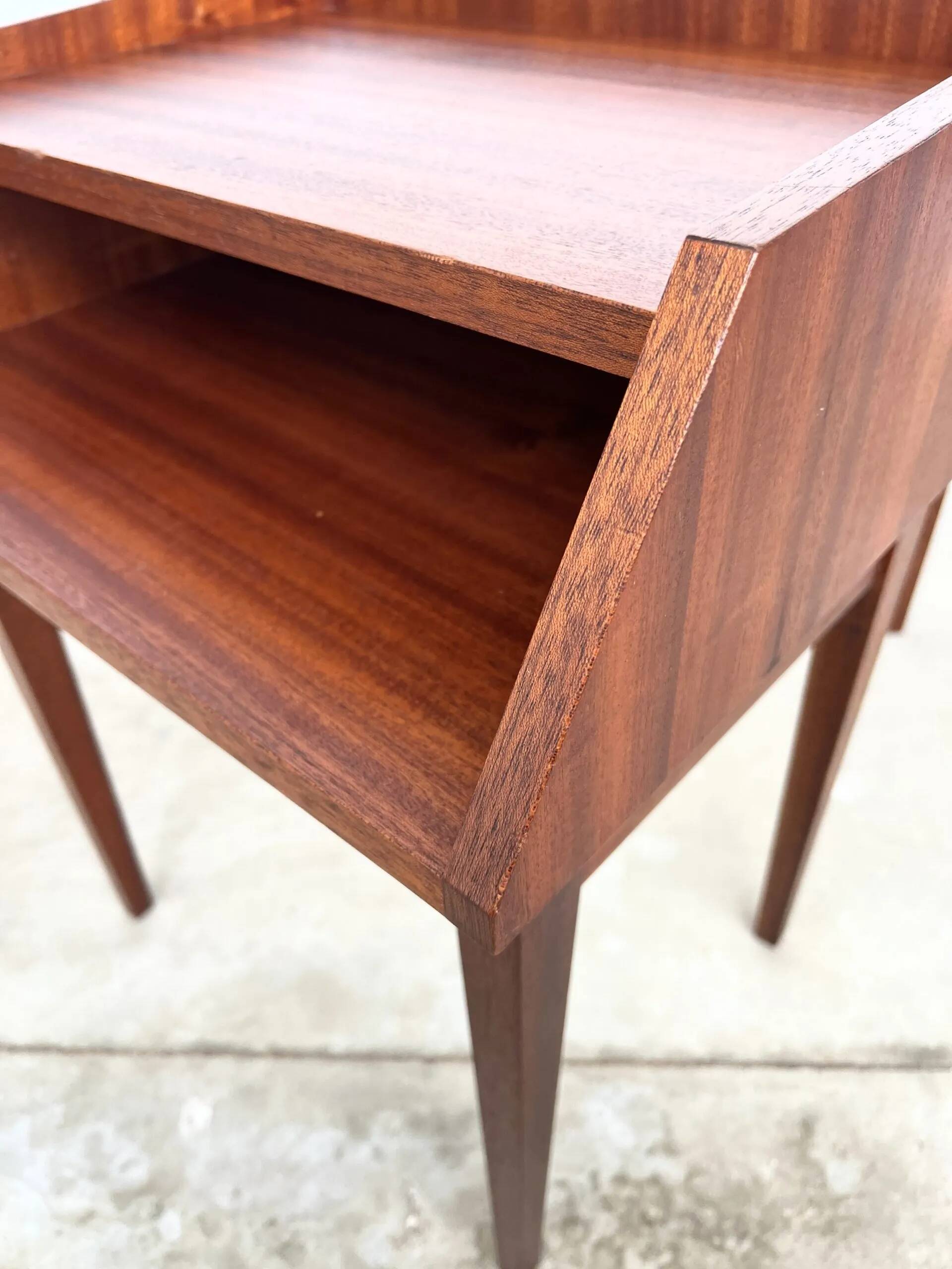 Vintage teak bedside tables (H53cm) – minimalist design and open niche.