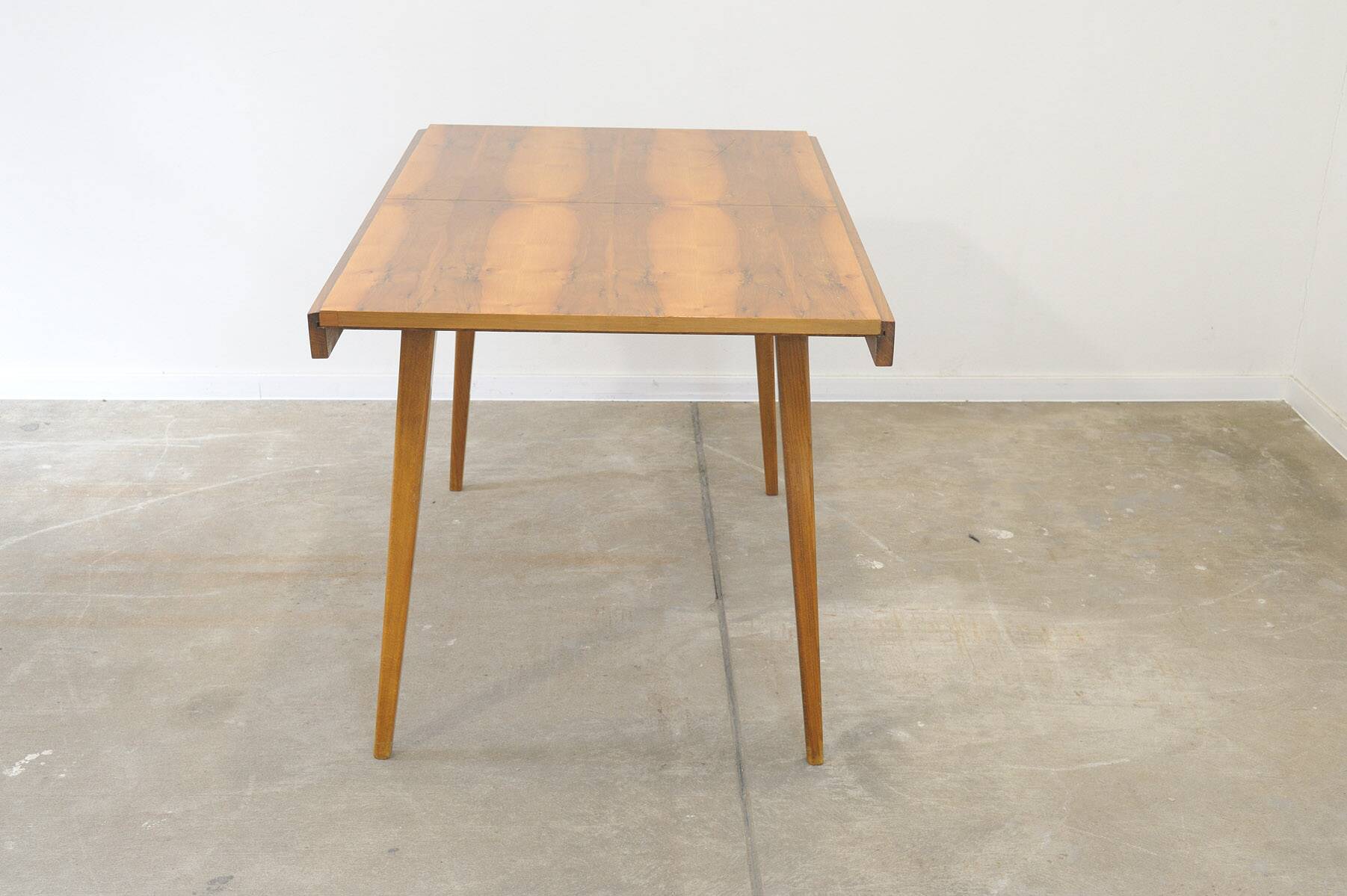 Table à manger pliante vintage par František Jirák pour Tatra nábytok, 1970