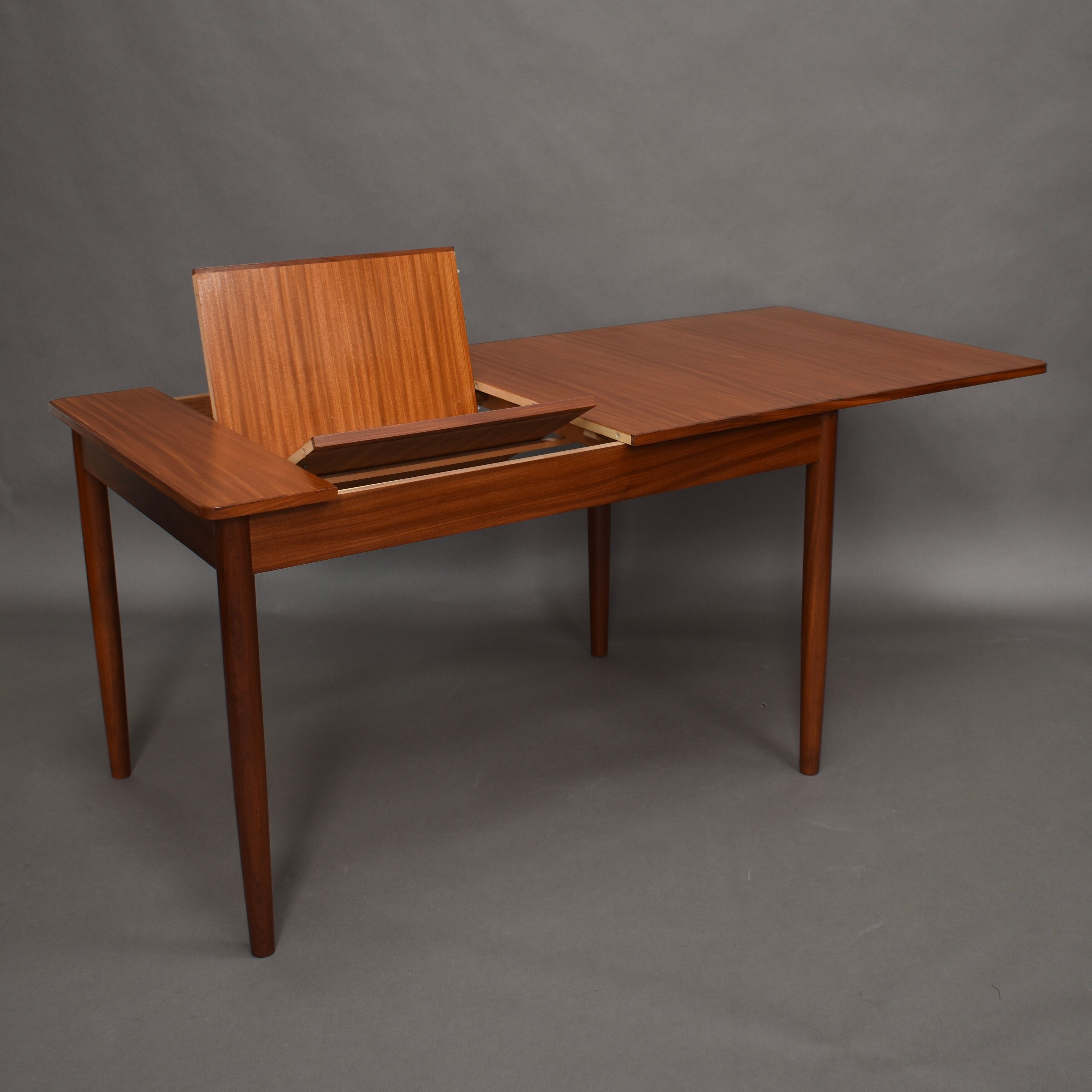 Vintage extendable diningtable in teak, 1960
