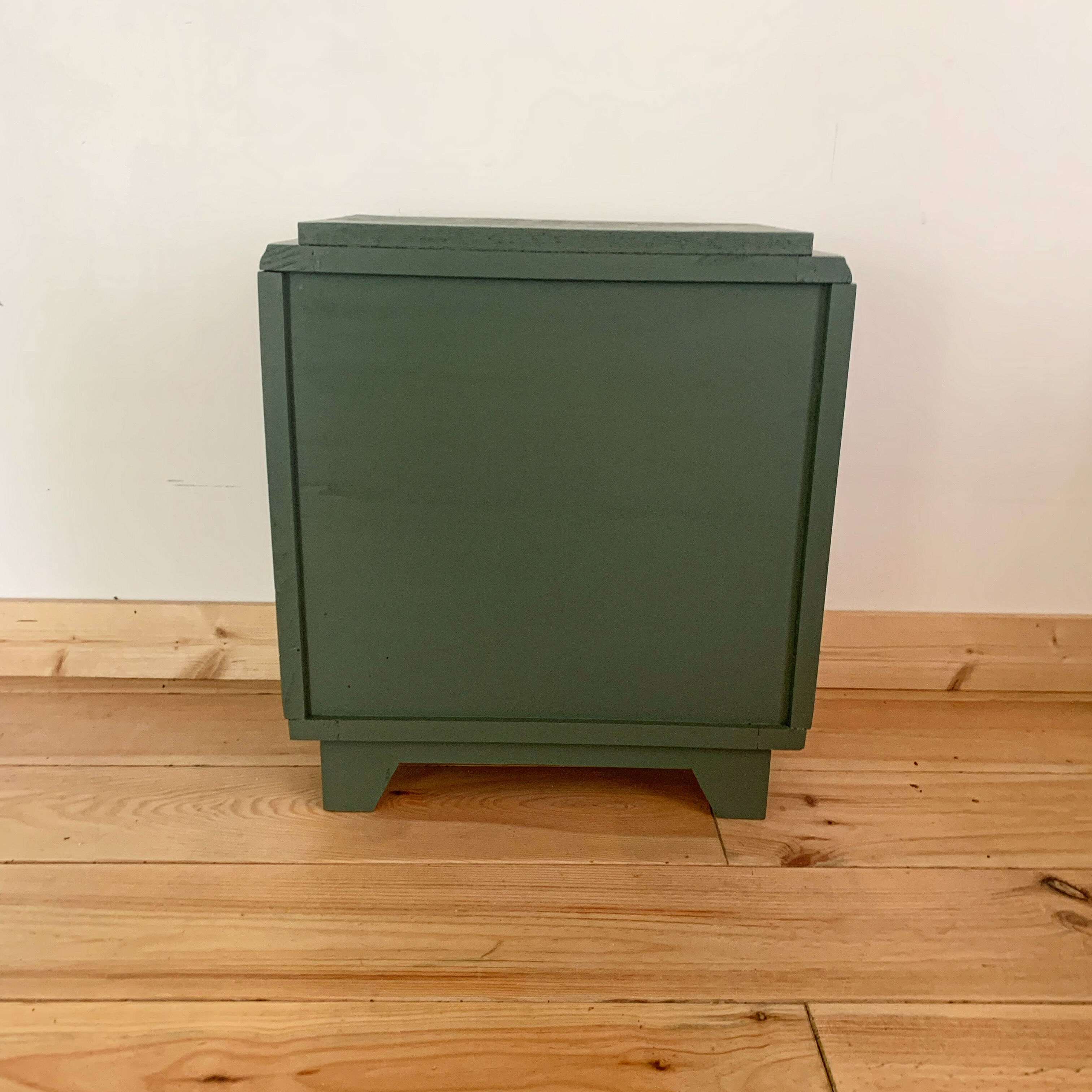 Bedside art deco green pomegranate