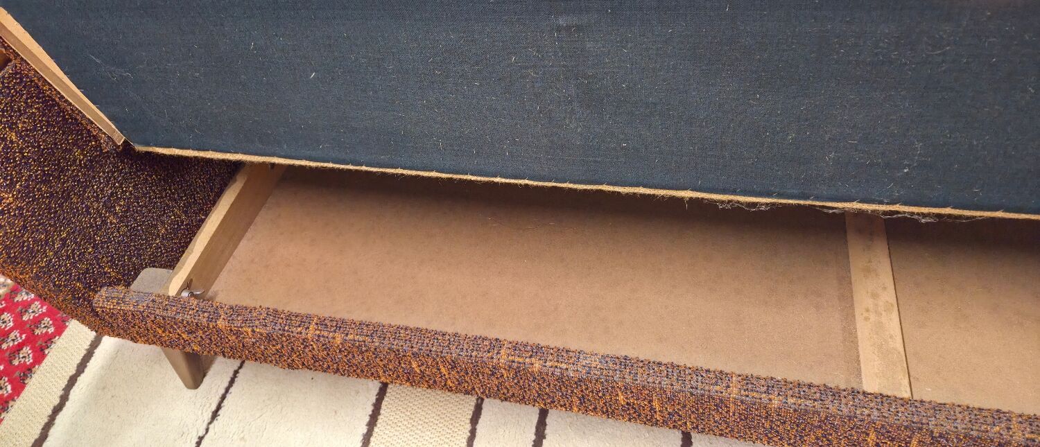 Convertible Scandinavian daybed canapé from the 1970s.