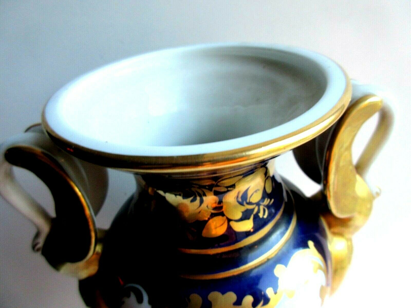 Vase porcelaine de Paris Empire forme balustre anses cygnes Or fin signé Mehun