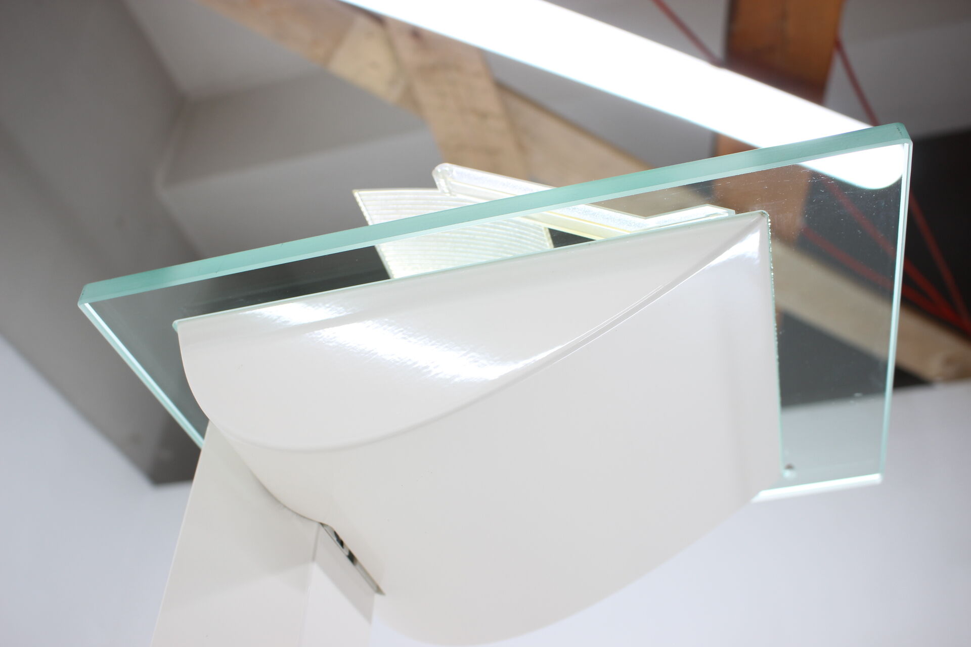 Lampadaire en métal blanc moderniste par Hartmut Engel pour Zumtobel, années 1980.