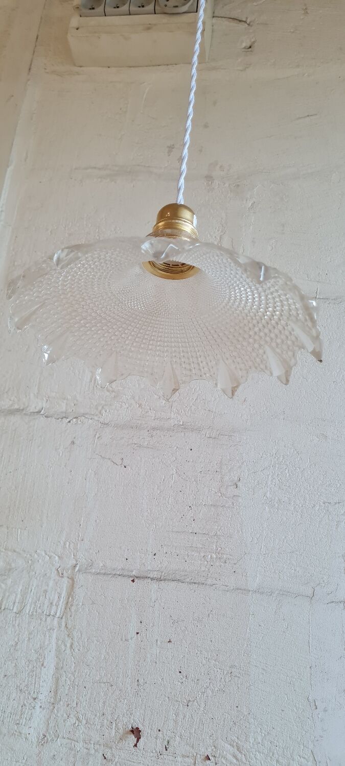 Pressed glass suspension