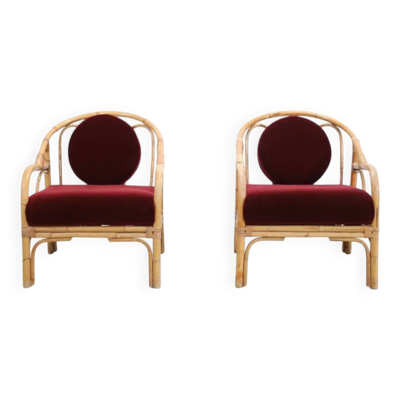 Ensemble de 2 fauteuils en bambou et rotin avec un revêtement en mohair rouge Bordeaux.