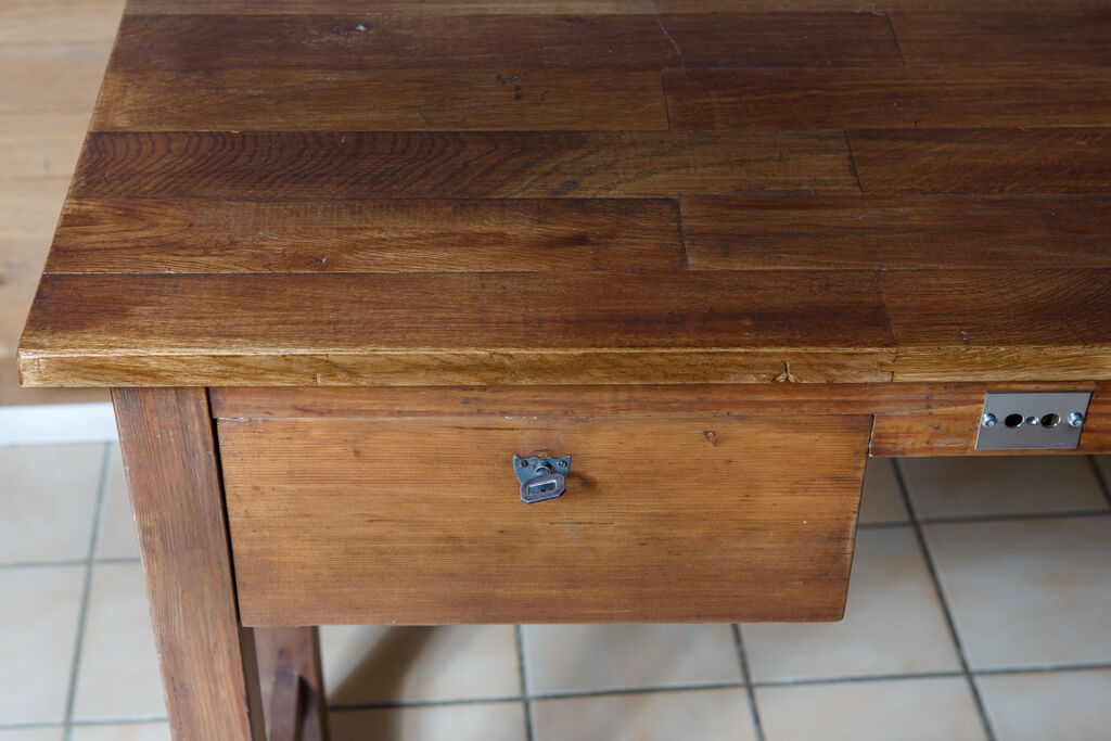 Old desk assembly table