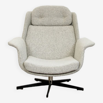 B7041 Armchair in Grey Boucle from Zakłady Przemysłu Meblarskiego Radomsko, 1970s