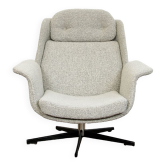 B7041 Armchair in Grey Boucle from Zakłady Przemysłu Meblarskiego Radomsko, 1970s