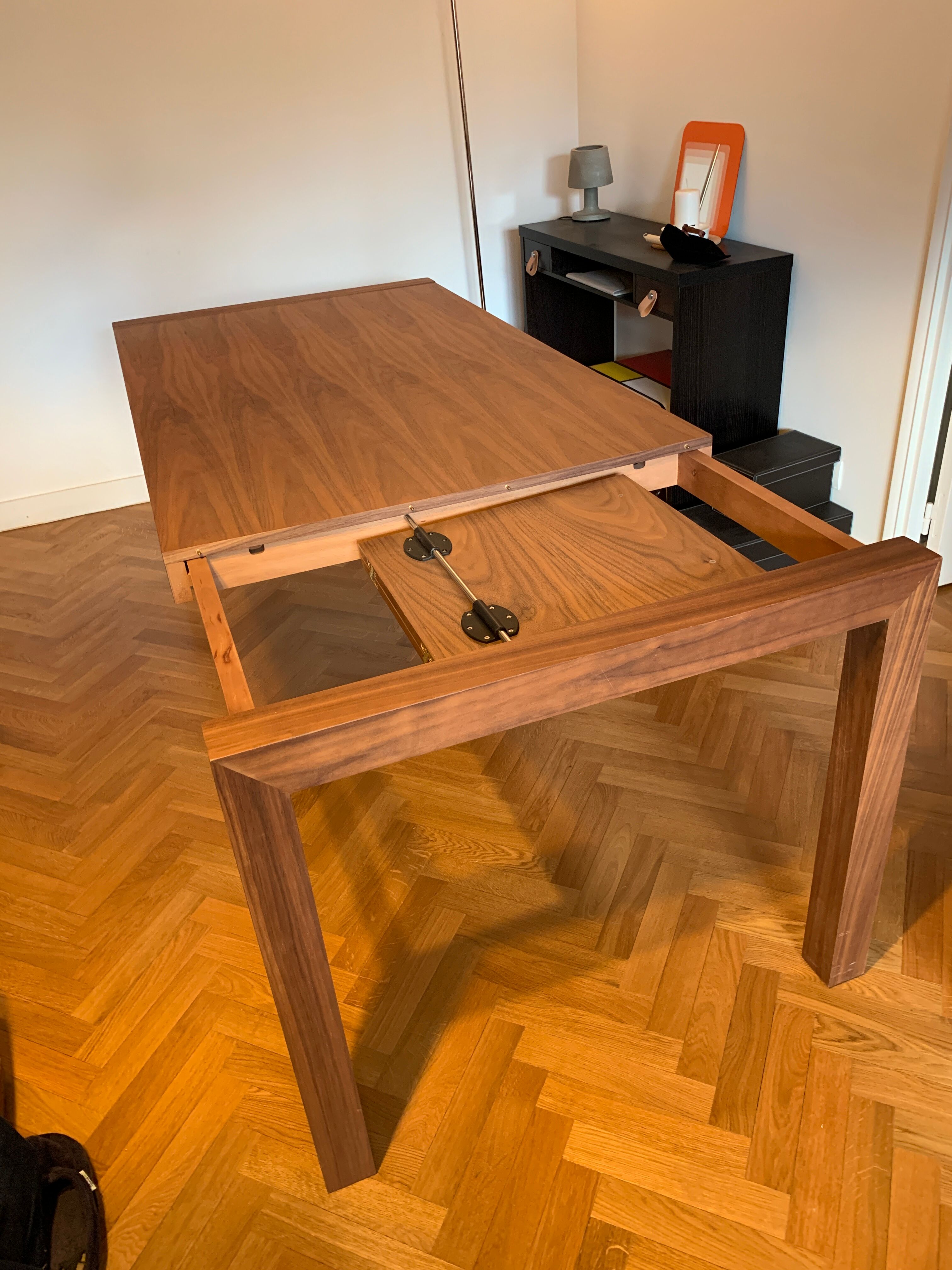 Expandable table New York 1920