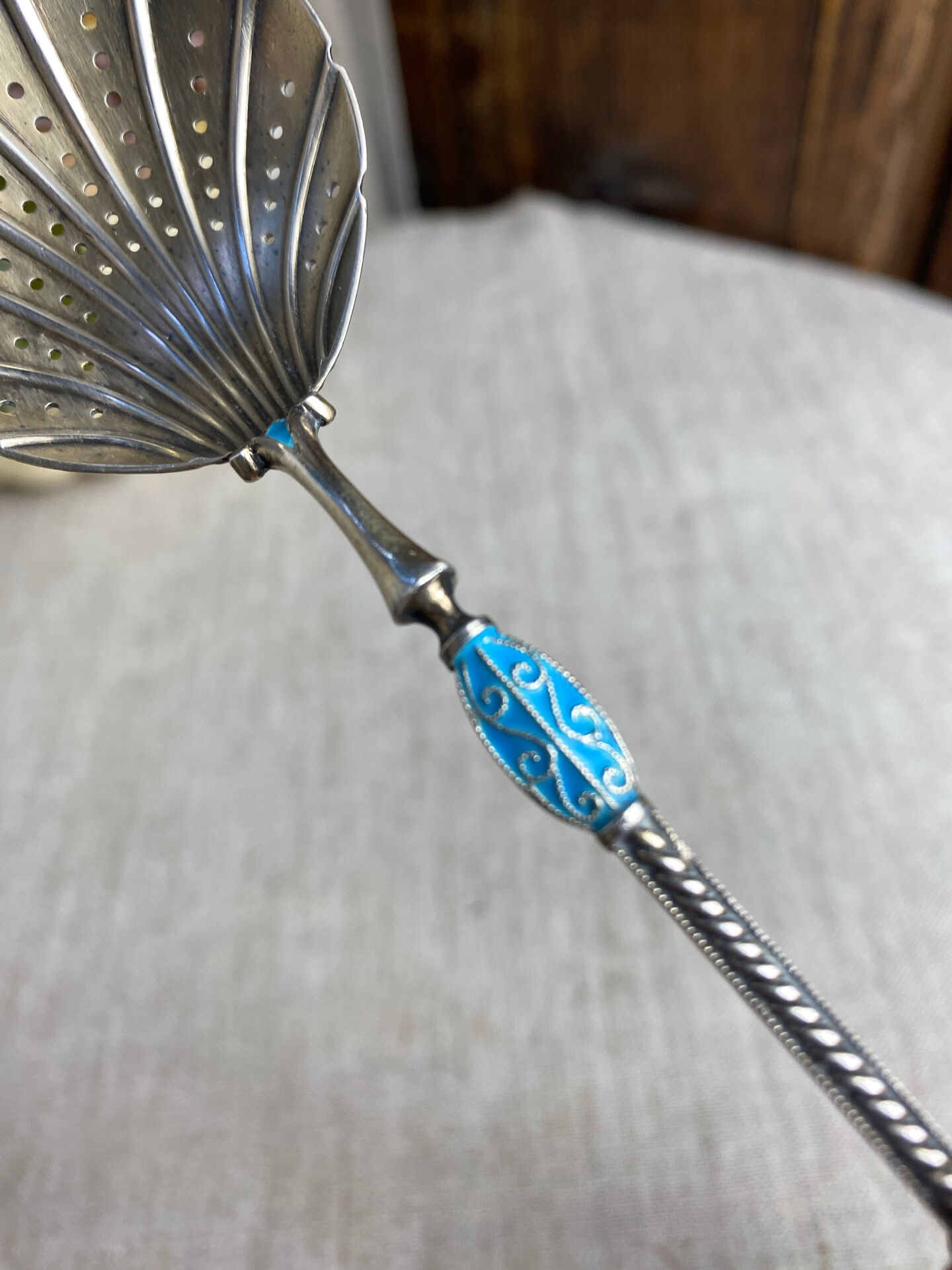 Cuillère à soupoudrer en argent émail cloisonné  par David Andersen