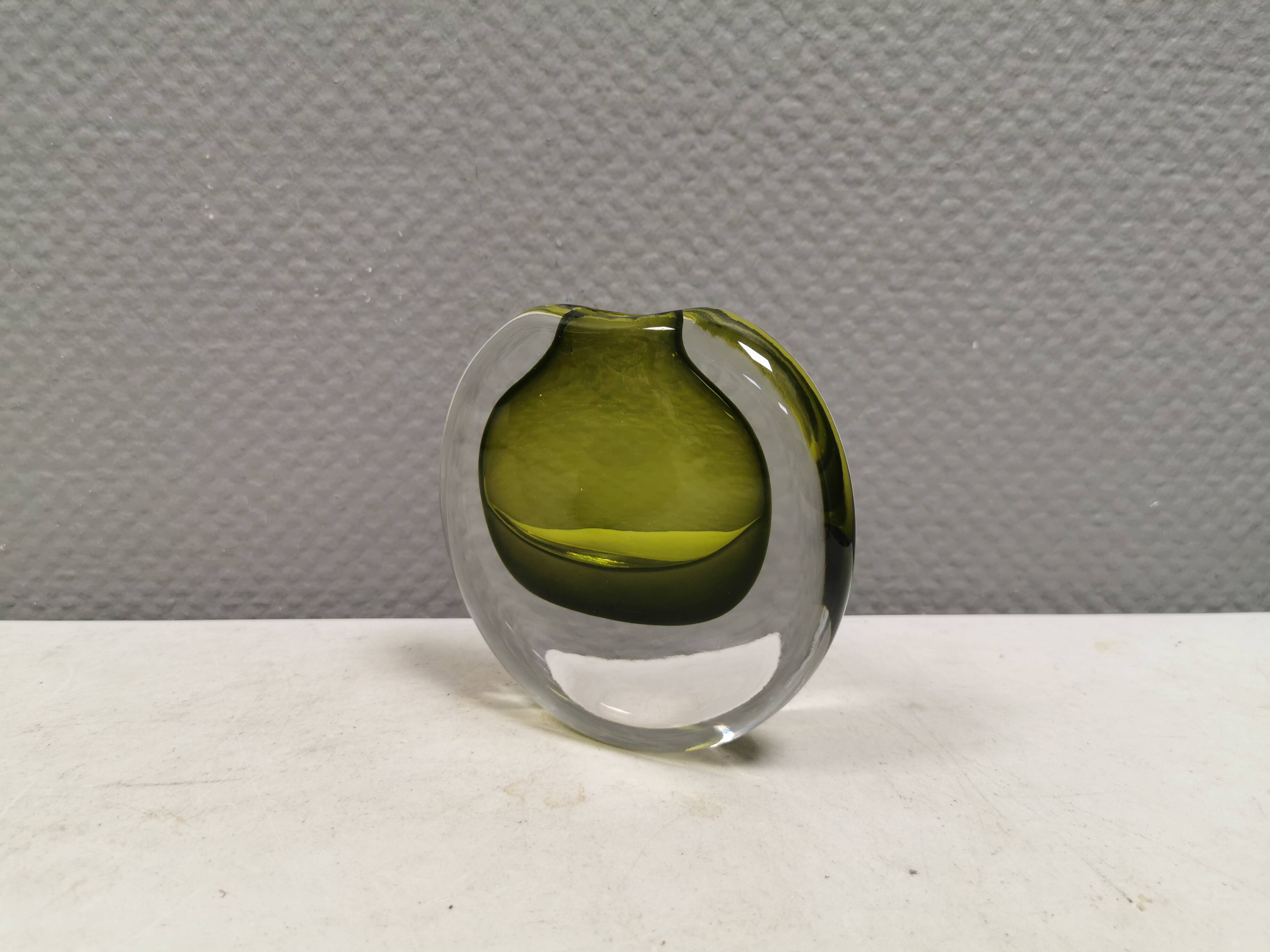 An exceptionally beautiful vase crafted using the ‘Sommerso’ technique.