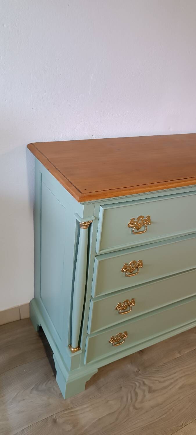 Stylish chest of drawers