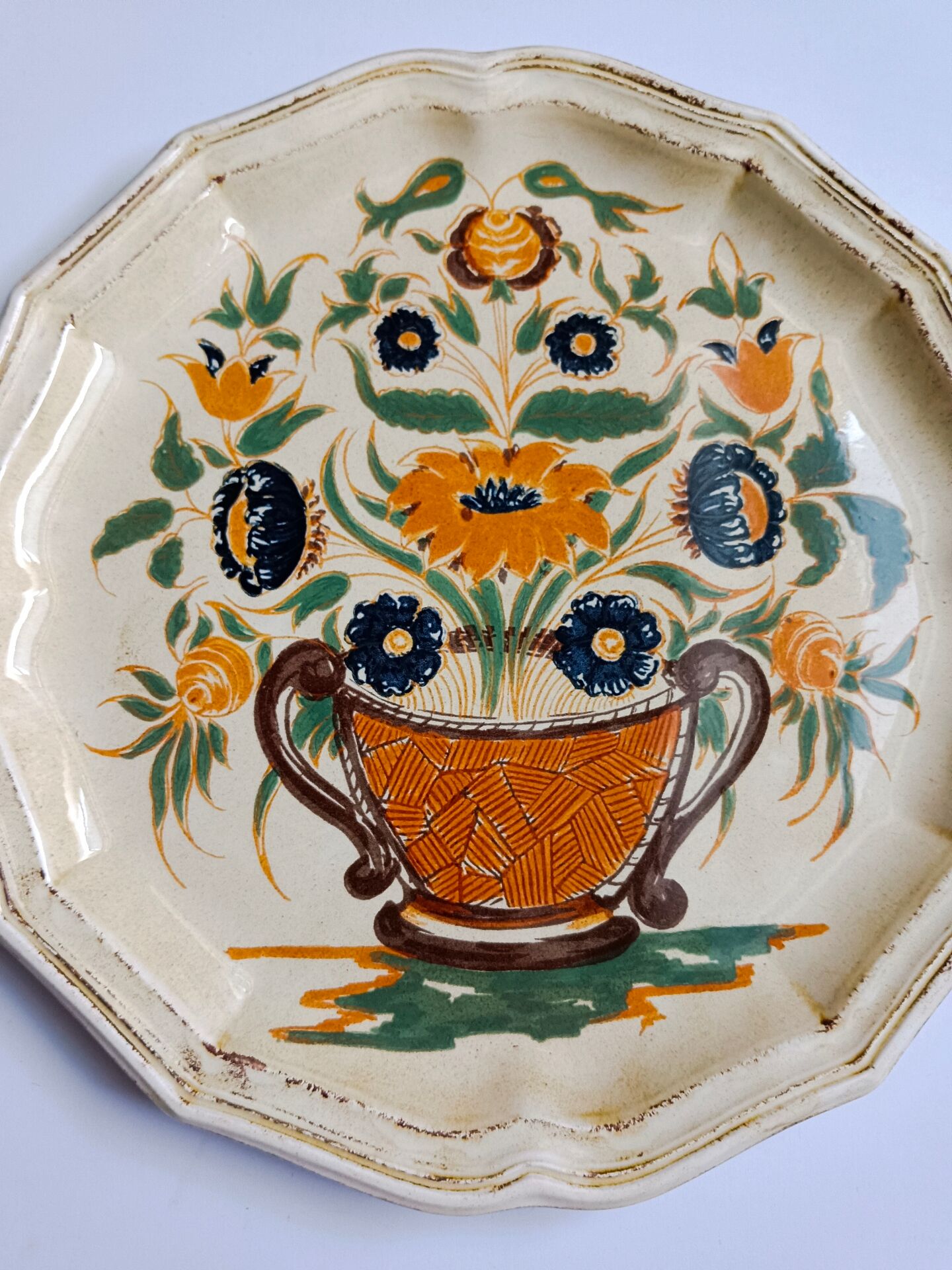 Decorative plate signed Clerissy Salins