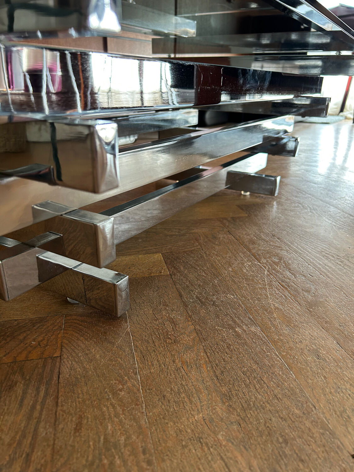 70s design coffee table in rectangular glass with chrome legs.