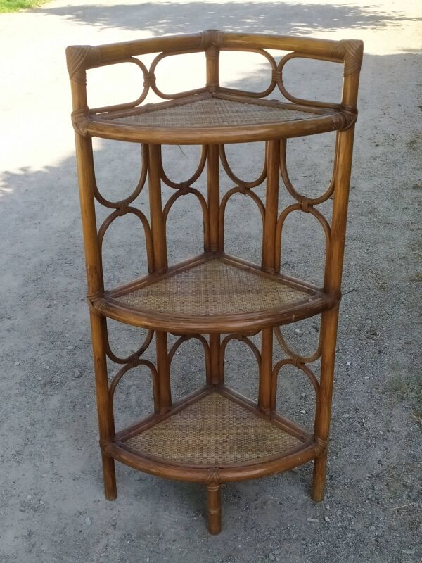 Étagère en rotin