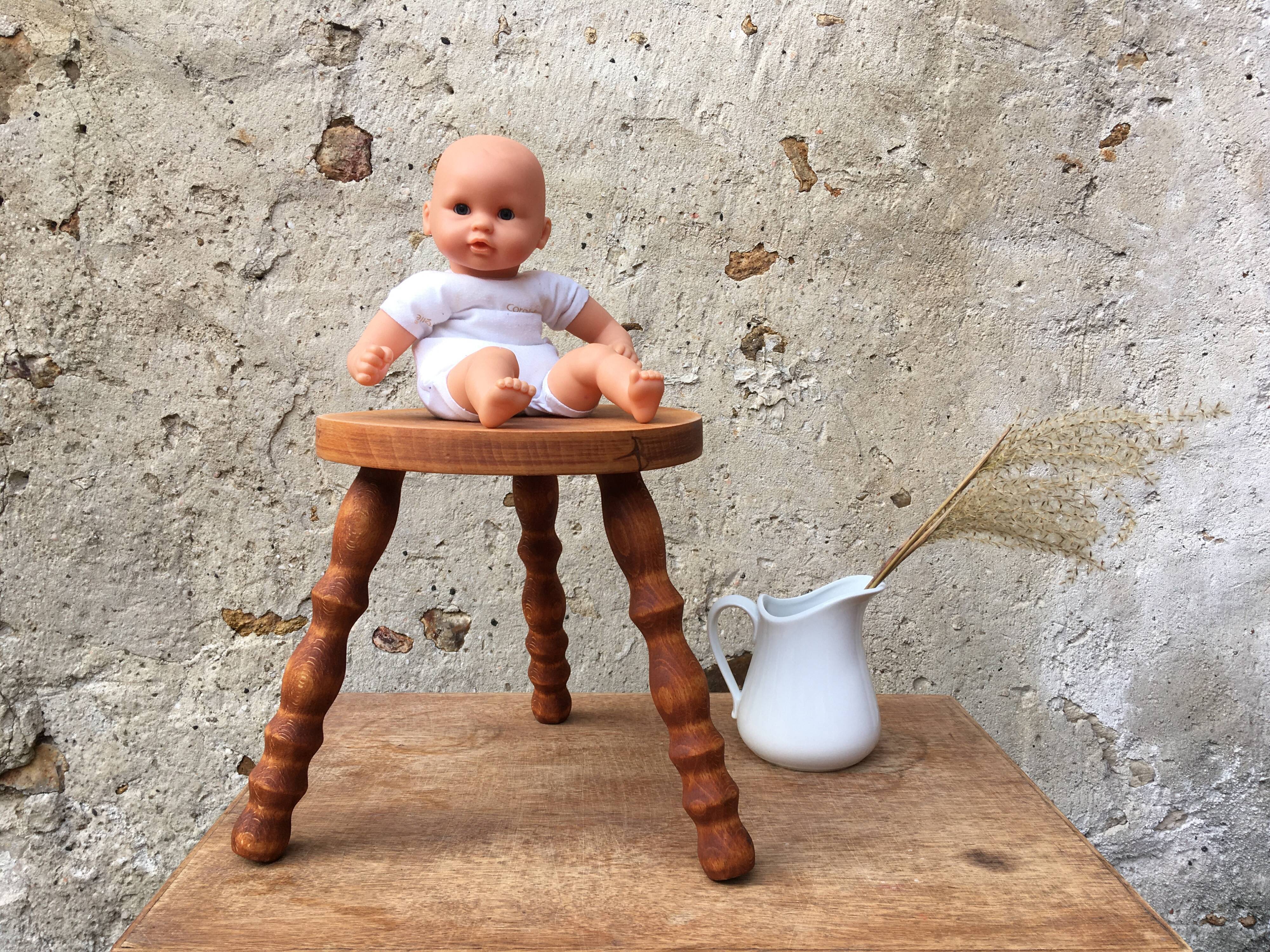Tabouret de ferme tripode en bois tourné