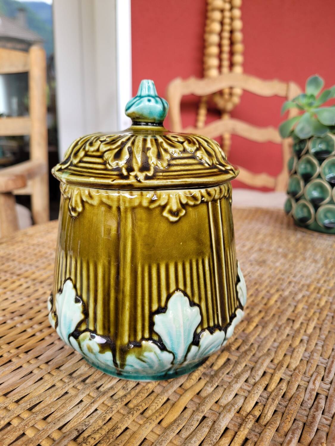 Covered slip pot