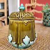 Covered slip pot